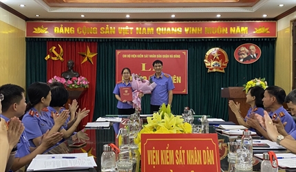 Chi bộ Viện KSND quận Hà Đông tổ chức Lễ kết nạp Đảng viên và trao...